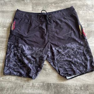 Volcom men board shorts. Size 38